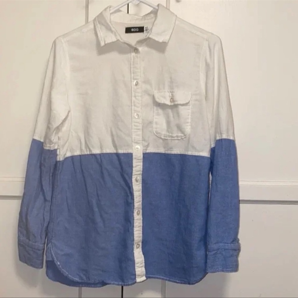 BDG MEDIUM Petite White Blue Button Up Long Sleeve Shirt